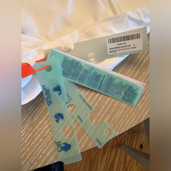NWT - Off-White gold L fits like XL - Picture 6 of 6